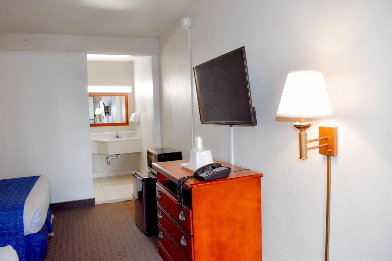 Attleboro Motor Inn Exteriör bild