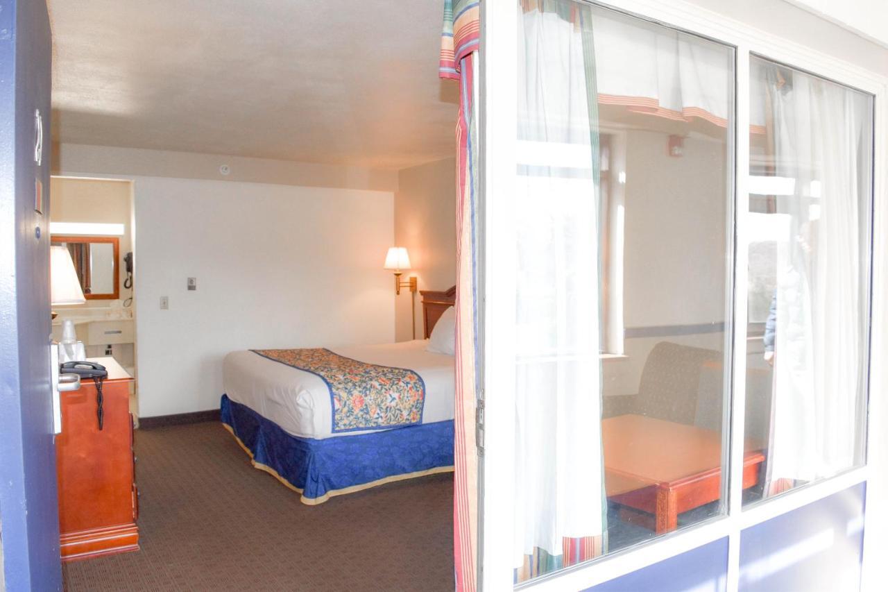 Attleboro Motor Inn Exteriör bild